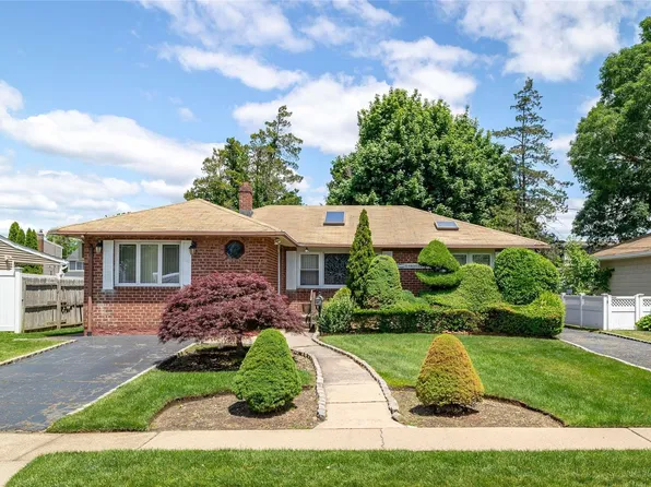 257 N Walnut Street, Massapequa, NY 11758