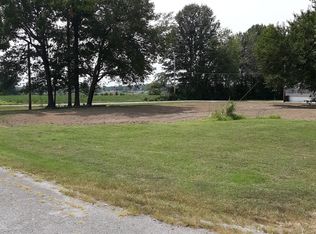 15529 S Moore St, Sesser, IL 62884