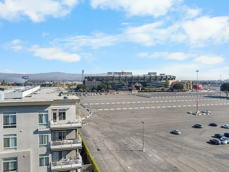 Stadium House Apartments — Photo 89