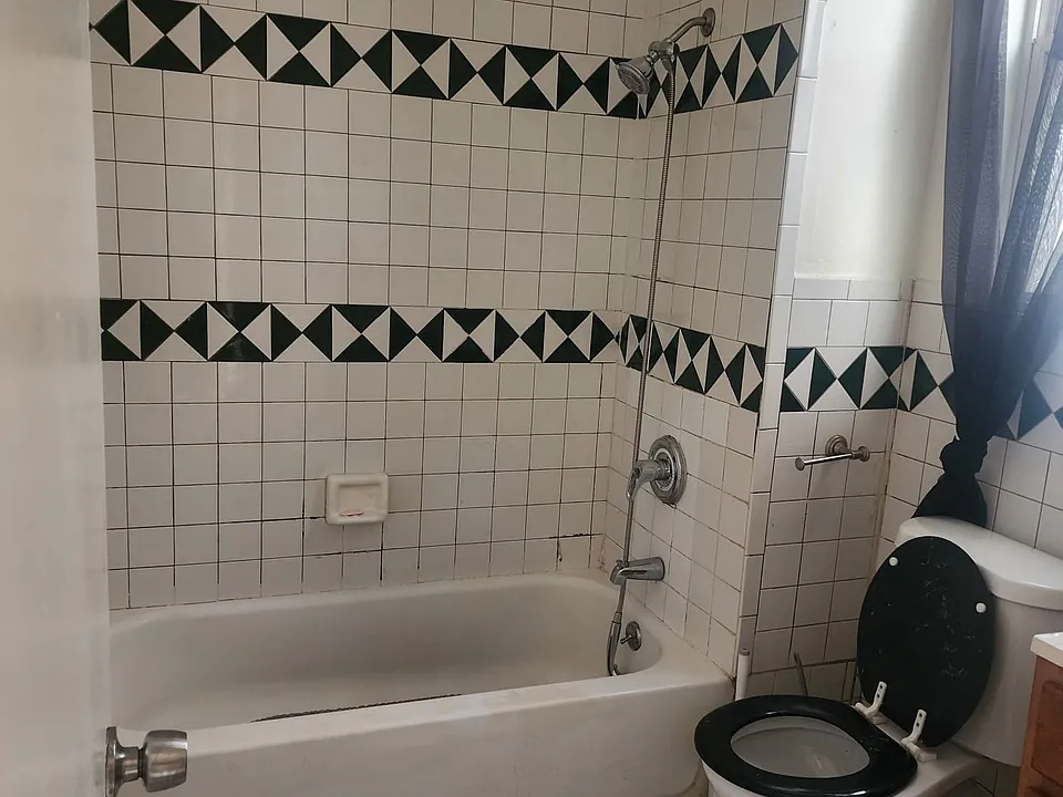 149 W 5th St #1