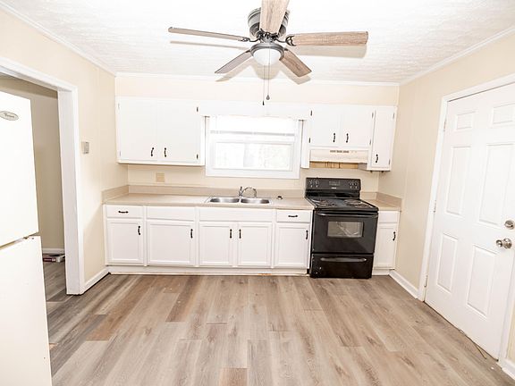 5th image of 2018 Chester Avenue