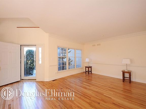 3rd image of 16 Cardinal Ct