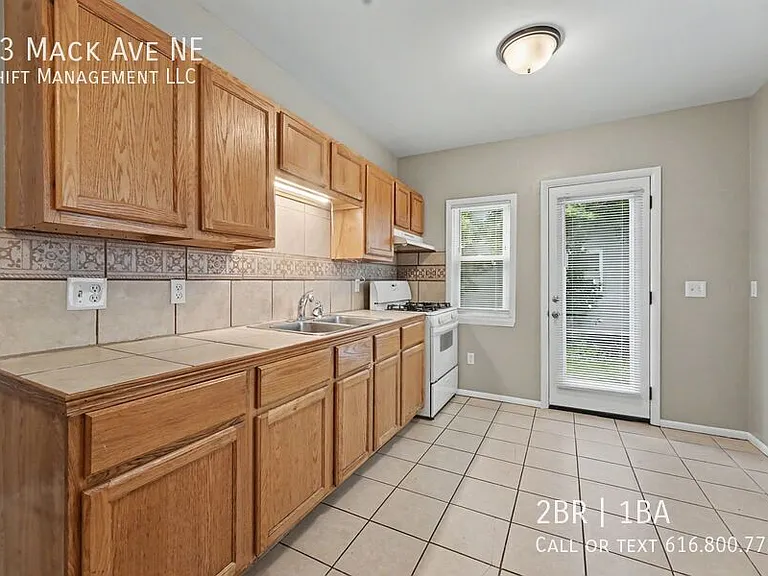 23 Mack Ave NE — Photo 5