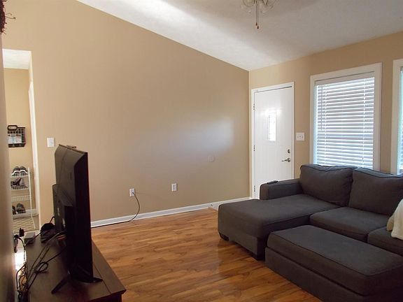 5th image of 262 Shelton Way