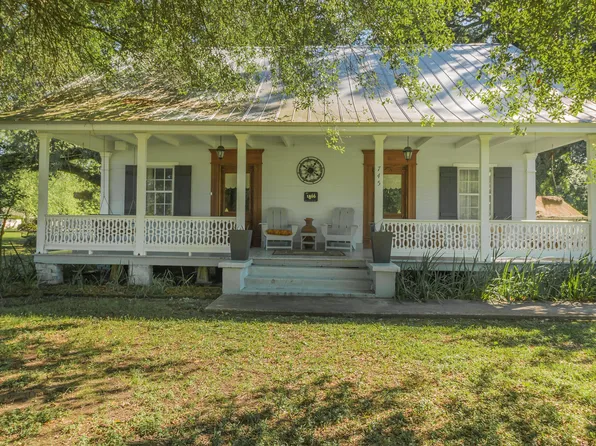 745 S Poydras St, Breaux Bridge, LA 70517