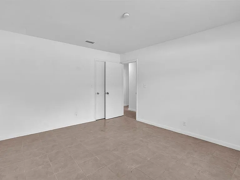 5748 NW 27th Ct — Photo 9