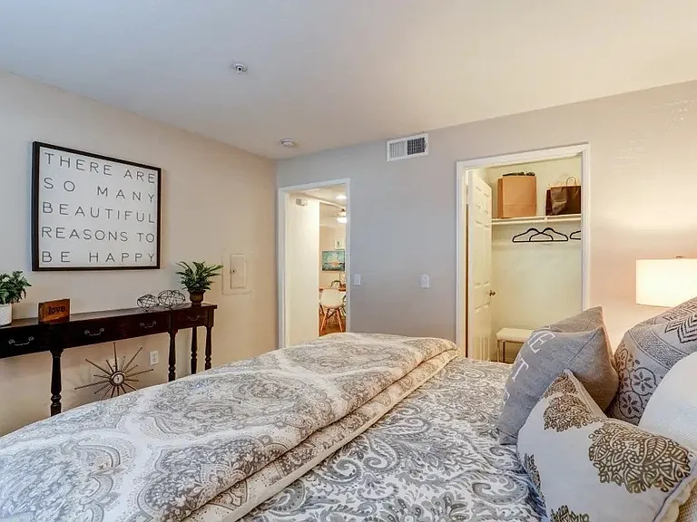 Villa Boutique Apartment Homes — Photo 22