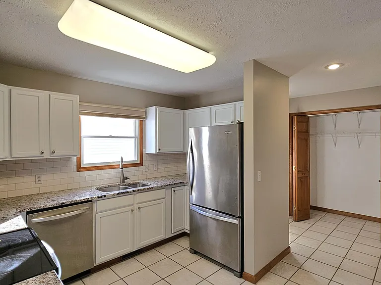 2802 Cronin Dr — Photo 4