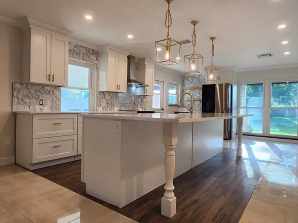 4590 Carson St NE, Saint Petersburg, FL 33703