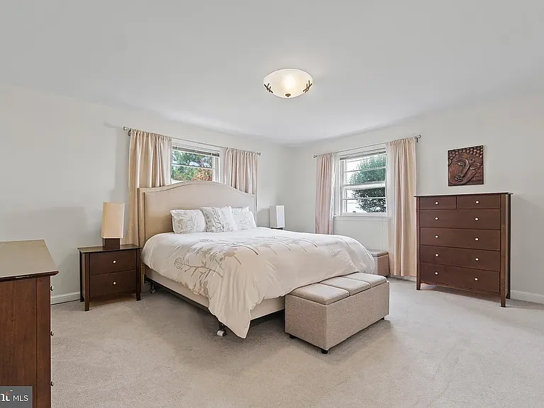 9407 Singleton Dr — Photo 9