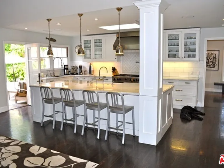 10253 Valley Spring Ln — Photo 4
