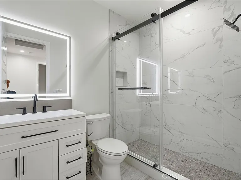 10913 White Oak Ave — Photo 14