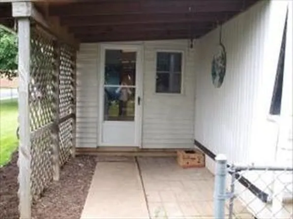 668 Lancaster Ave, New Holland, PA 17557