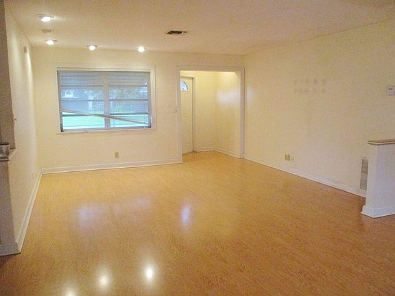 5th image of 451 NW 41st Avenue