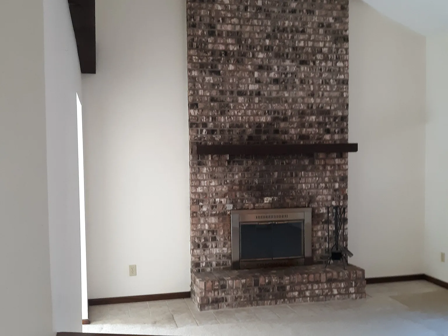 3 bed, 1.5 bath, 1700 sqft, $2,000 — Photo 2