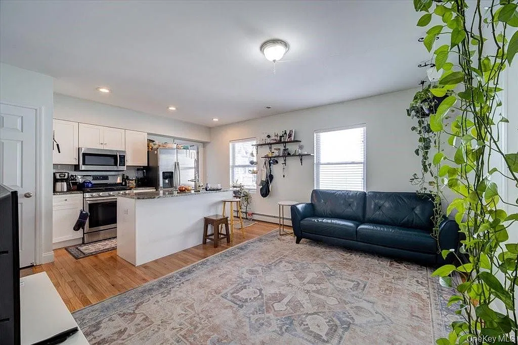 2 bed, 2.0 bath, 930 sqft, $3,400 — Photo 1