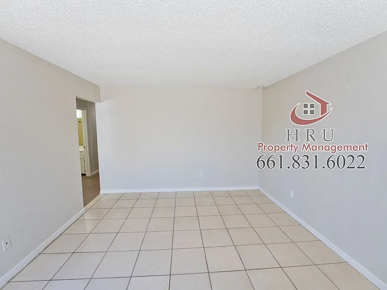 2901 S Chester Ave — Photo 5