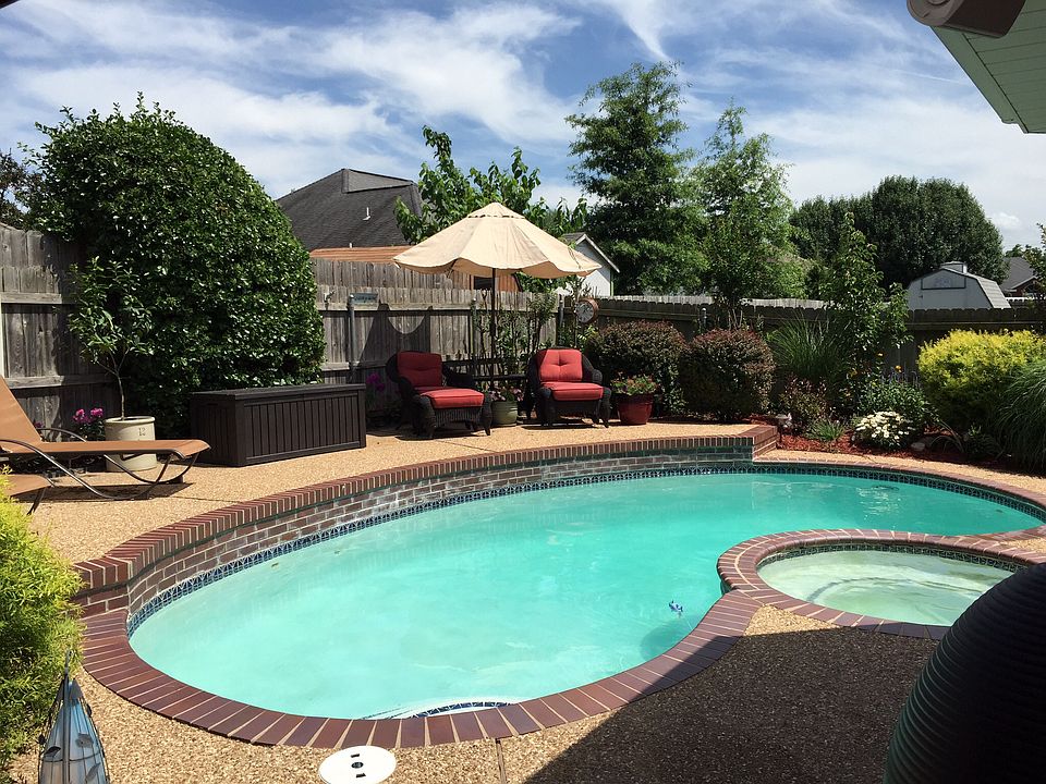 Pool & hot tub