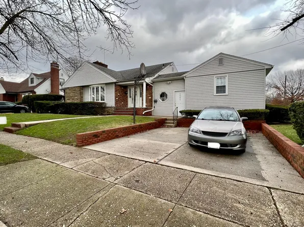 1001 5th Ave, New Hyde Park, NY 11040