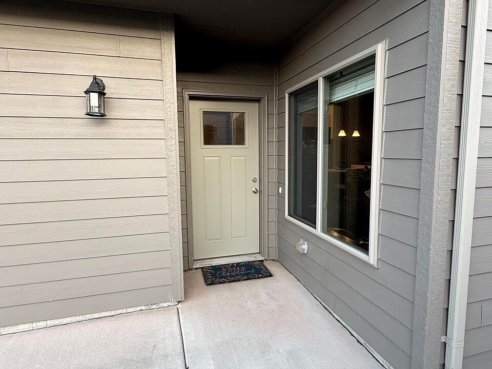 1st image of 115 E Ivy Rd