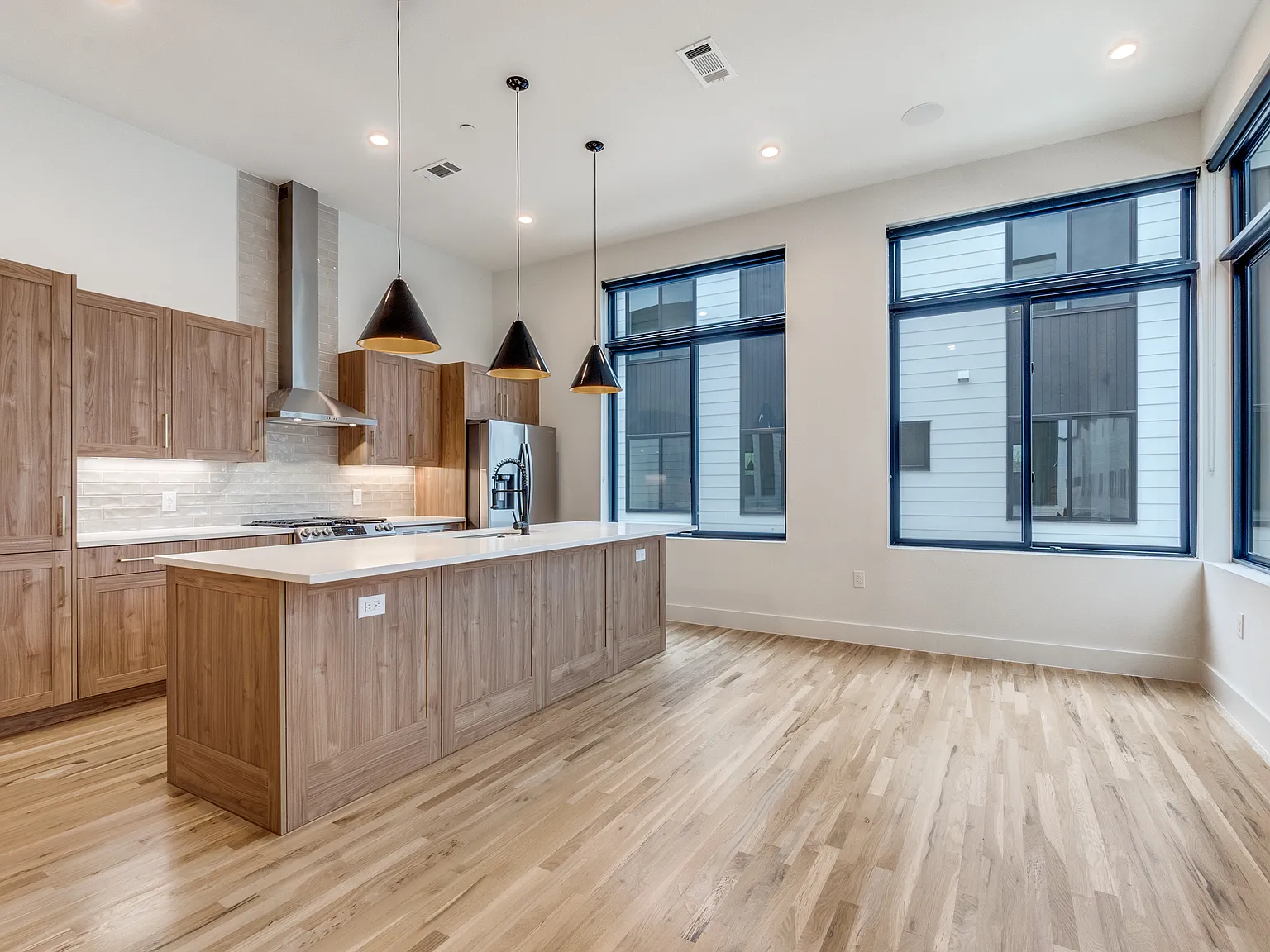 2 bed, 2.5 bath, 1224 sqft, $3,000 — Photo 1