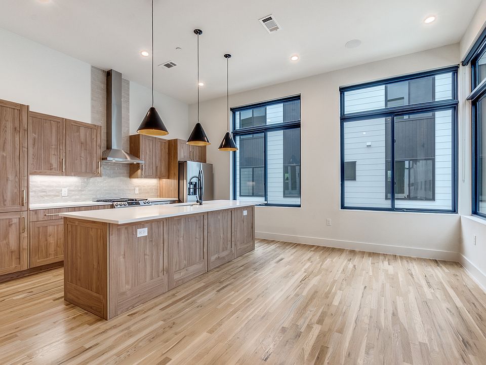 1st image of 5609 Live Oak St #502