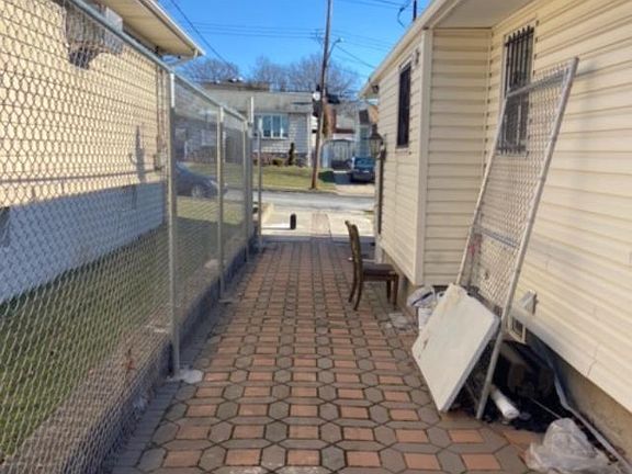 4th image of 42 Mallory Ave
