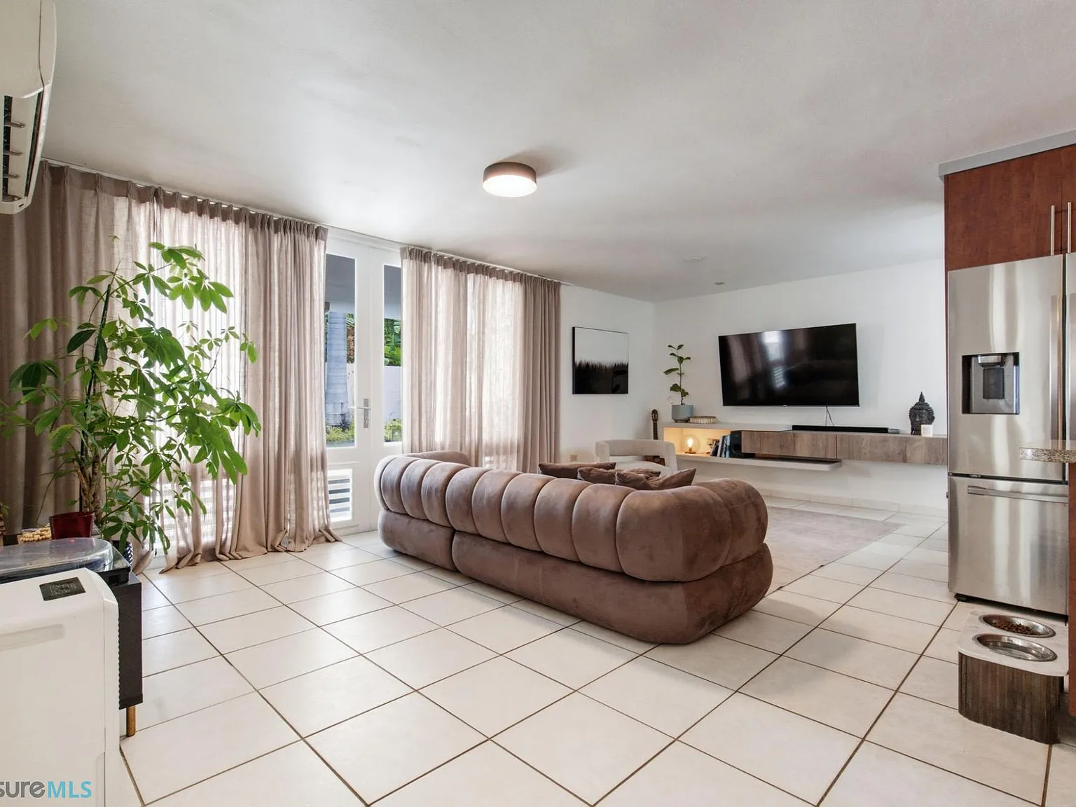 4 bed, 3.5 bath, 4000 sqft, $4,100 — Photo 3
