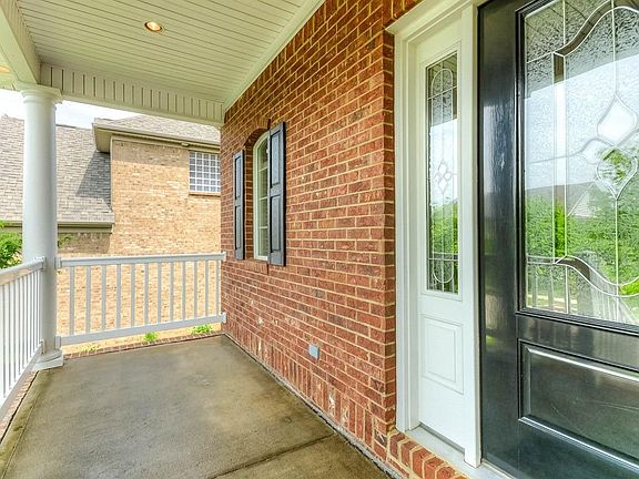 4th image of 176 Somersly Pl