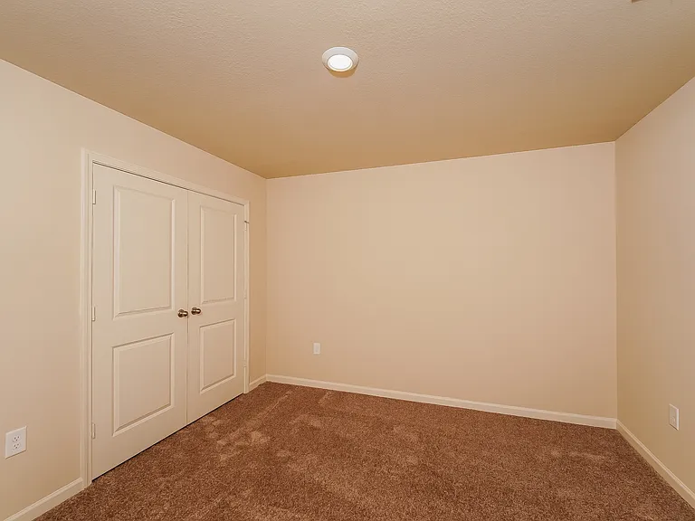 165 Clover Ln — Photo 12