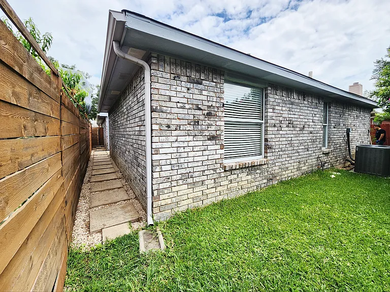 1320 Sheila Dr — Photo 52
