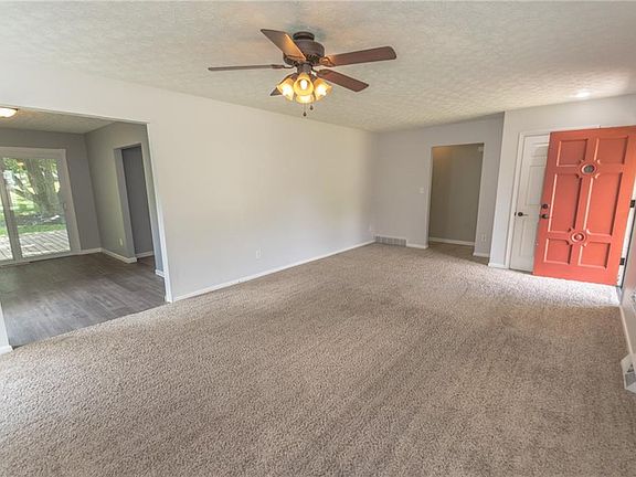 4th image of 921 Cloverdale Ave