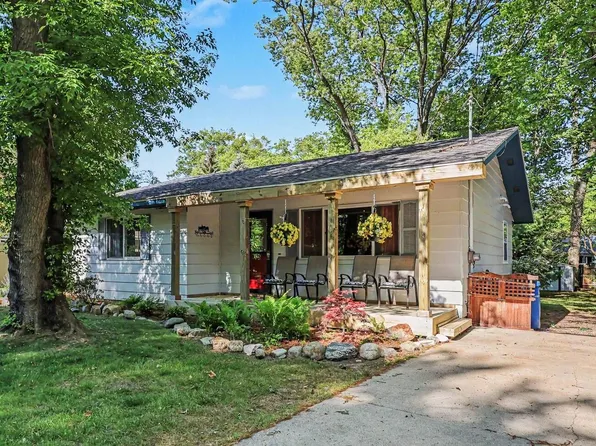 21 N Clymer St, Pentwater, MI 49449