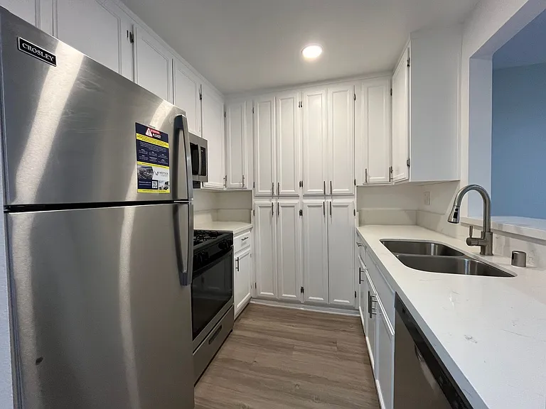 315 Virgil — Photo 11