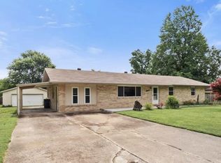 1907 S 10th St, Rogers, AR 72758
