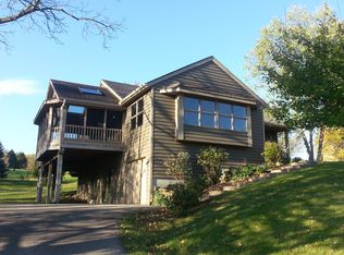 2 Timberline Dr, Galena, IL 61036