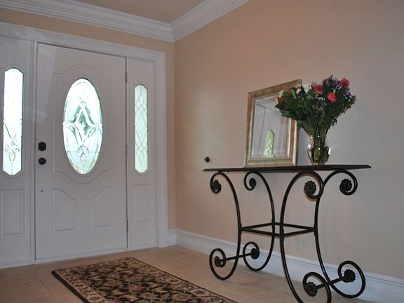 Tiled Entrance Hall 7x8