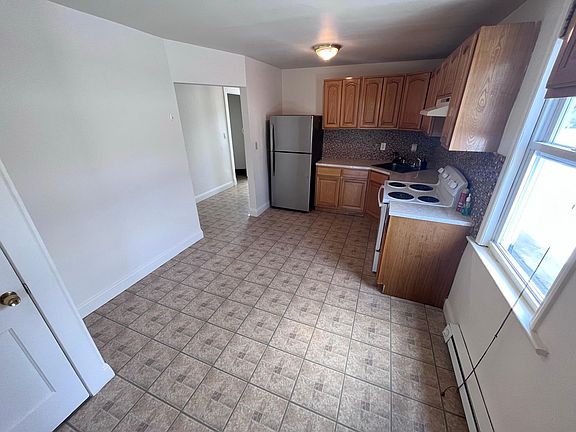 2nd image of 10 Ludlam Ave Floor 2