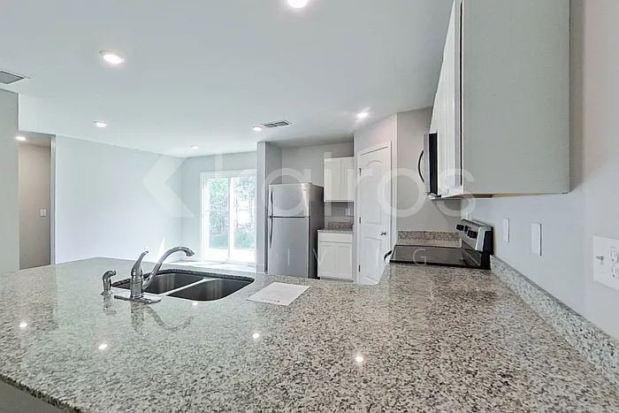 111 Lochwolde Dr — Photo 6