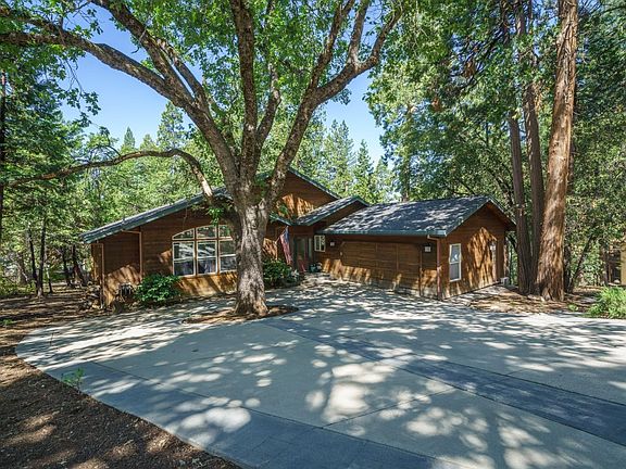 2nd image of 1078 Dogwood Dr
