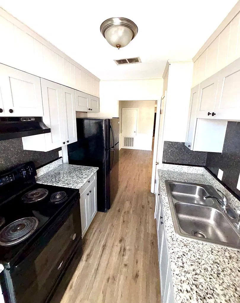 DM 8272-74 Keel Ave — Photo 3