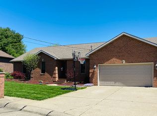 2 Shell Cir, Belpre, OH 45714