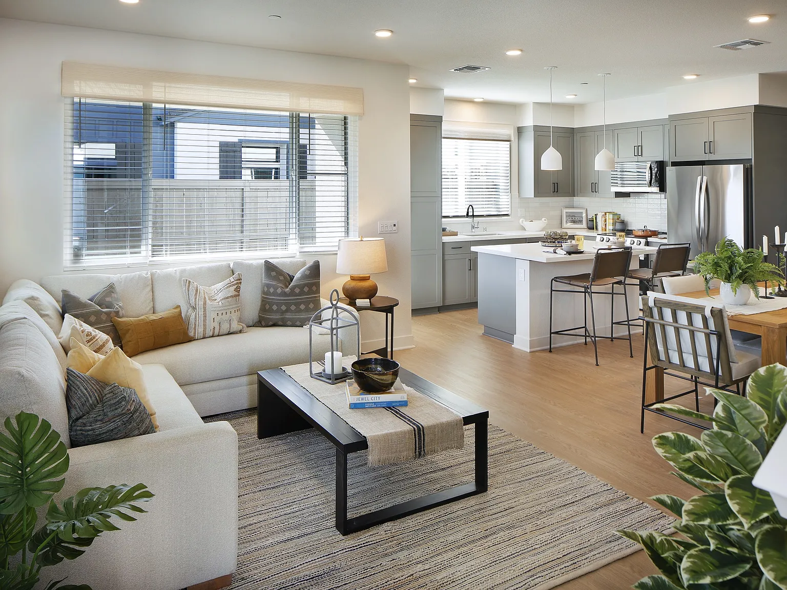 Escala at Stanford Crossing — Photo 1