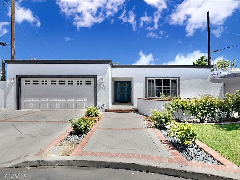 1015 E Walnut Ave — Photo 1