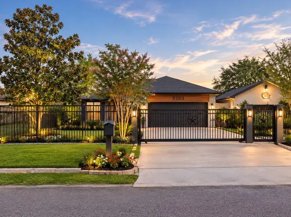 9208 Carousel Ln, Houston, TX 77080