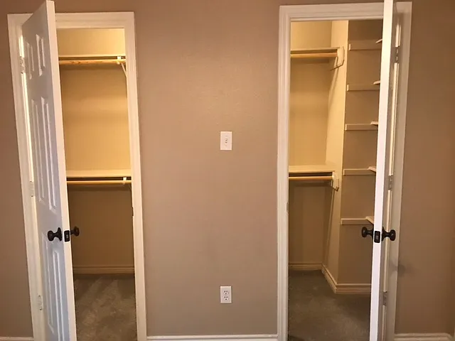 1914 Daisy Way — Photo 11