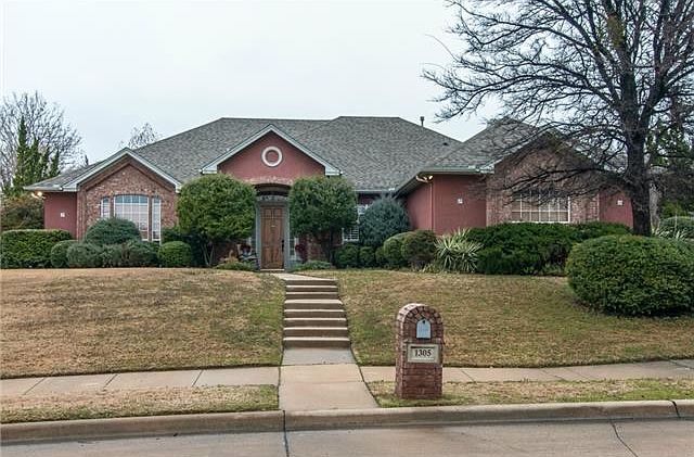 1st image of 1305 Luna Dr