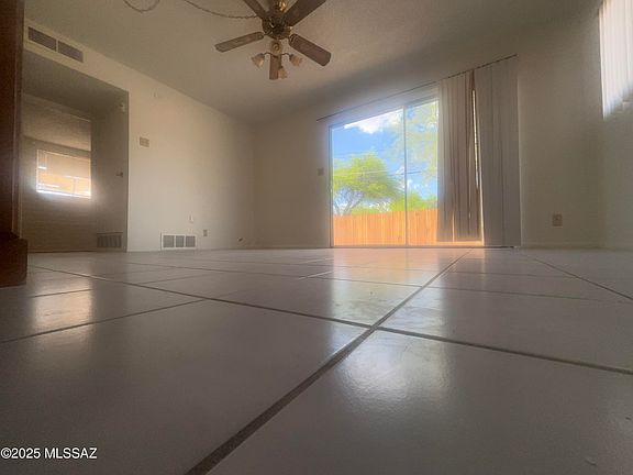 5th image of 8021 E Julia St