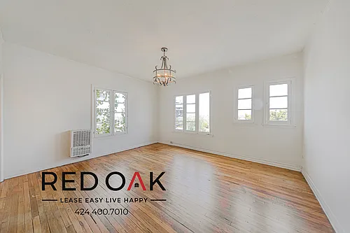 836 Sanborn Ave Photo 1