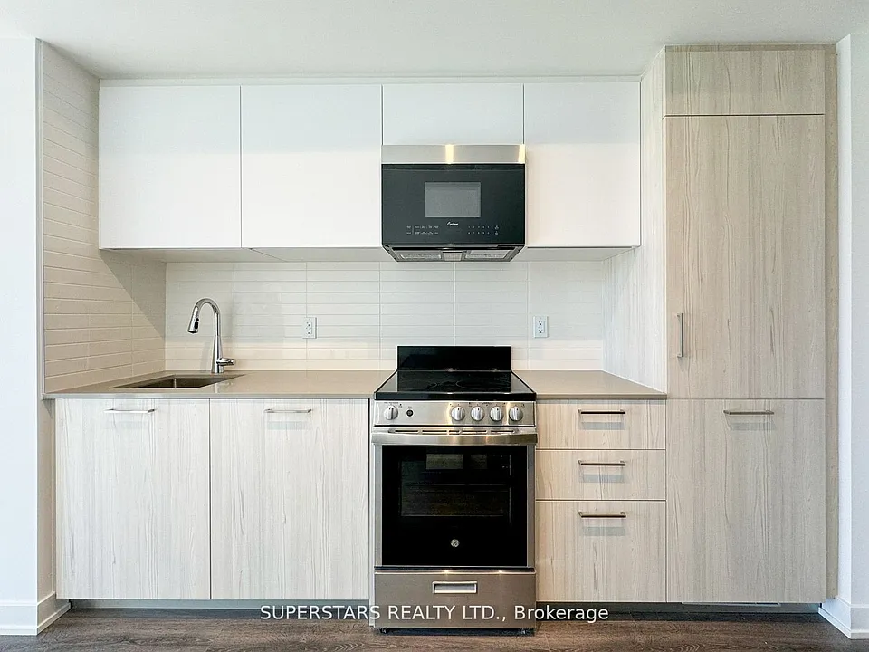 65 Mutual St #1002